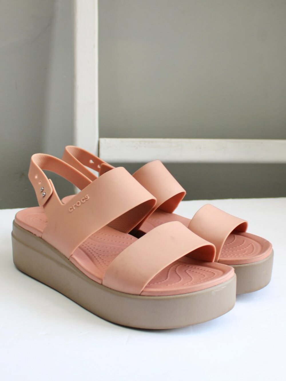 Crocs Brooklyn Low Wedge Platform Sandals Pink Tan Women's Size 10